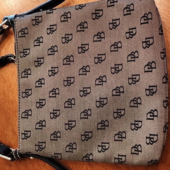 Dooney & Bourke signature gray black crossbody!! LIKE NEW CONDITION!!! - Picture 5 of 8